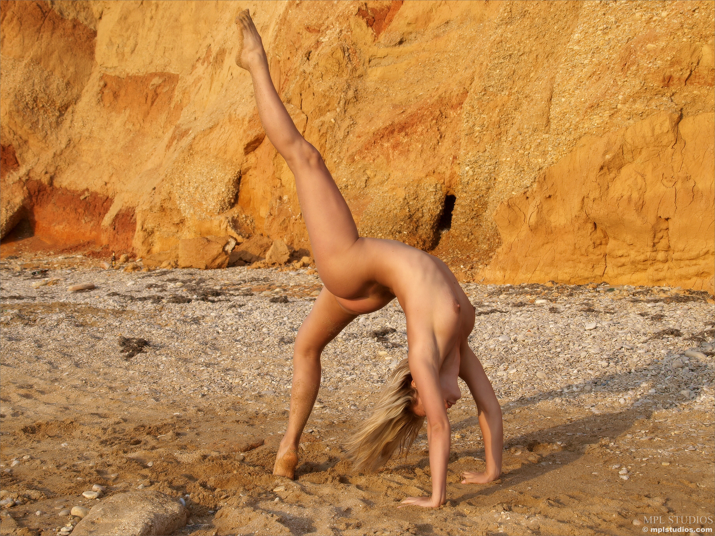 голая красавица гимнастка фото 40