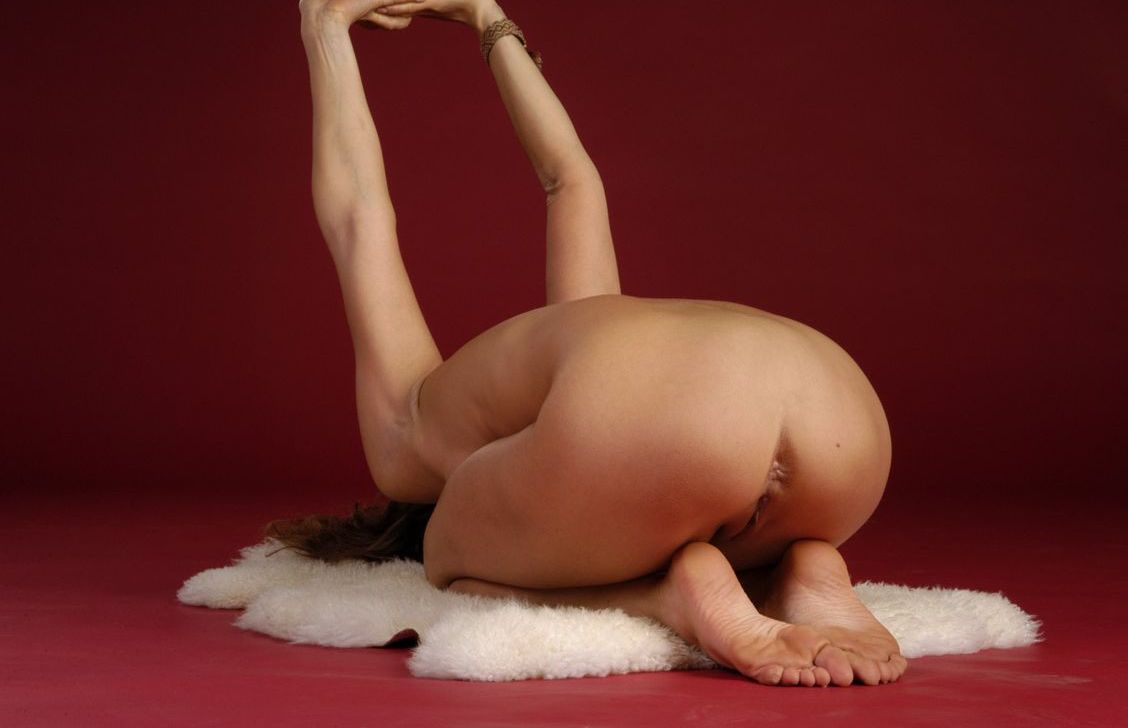 Yoga Girls Nude Santa Babe