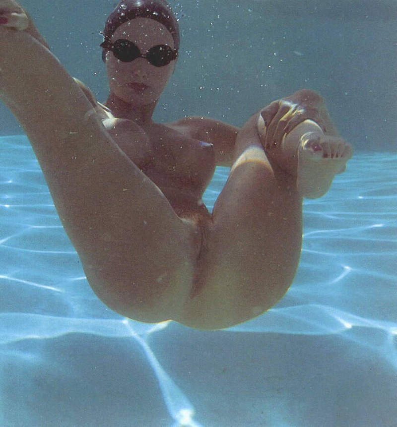 Nude under water