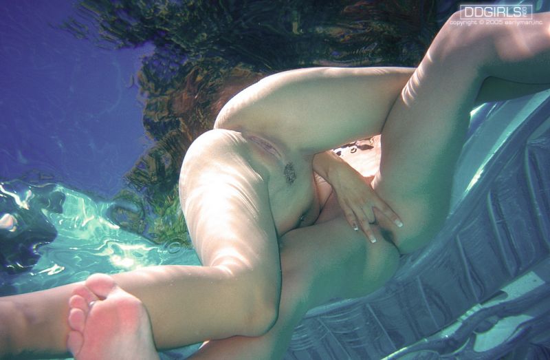 Подборка голых телочек под водой - порно фото