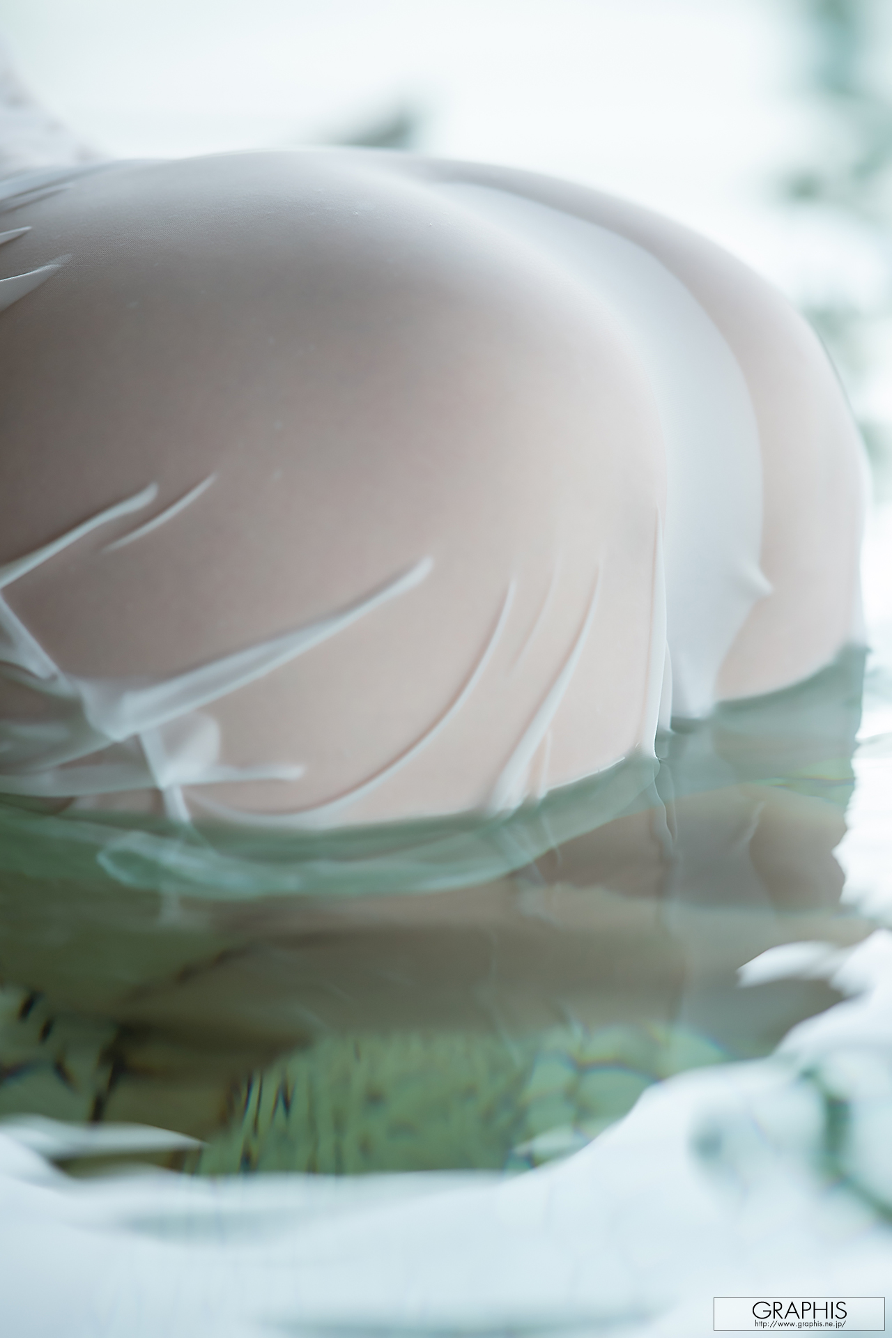 aika-yumeno-tits-wet-pool-japanese-girl-graphis-11
