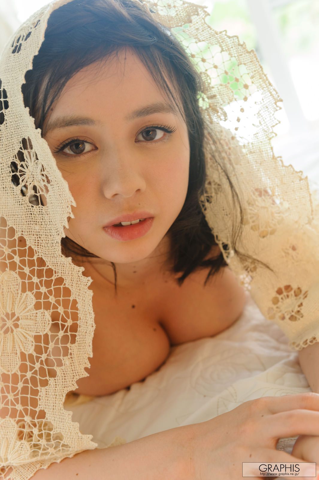 aimi-yoshikawa-naked-bedroom-graphis-23