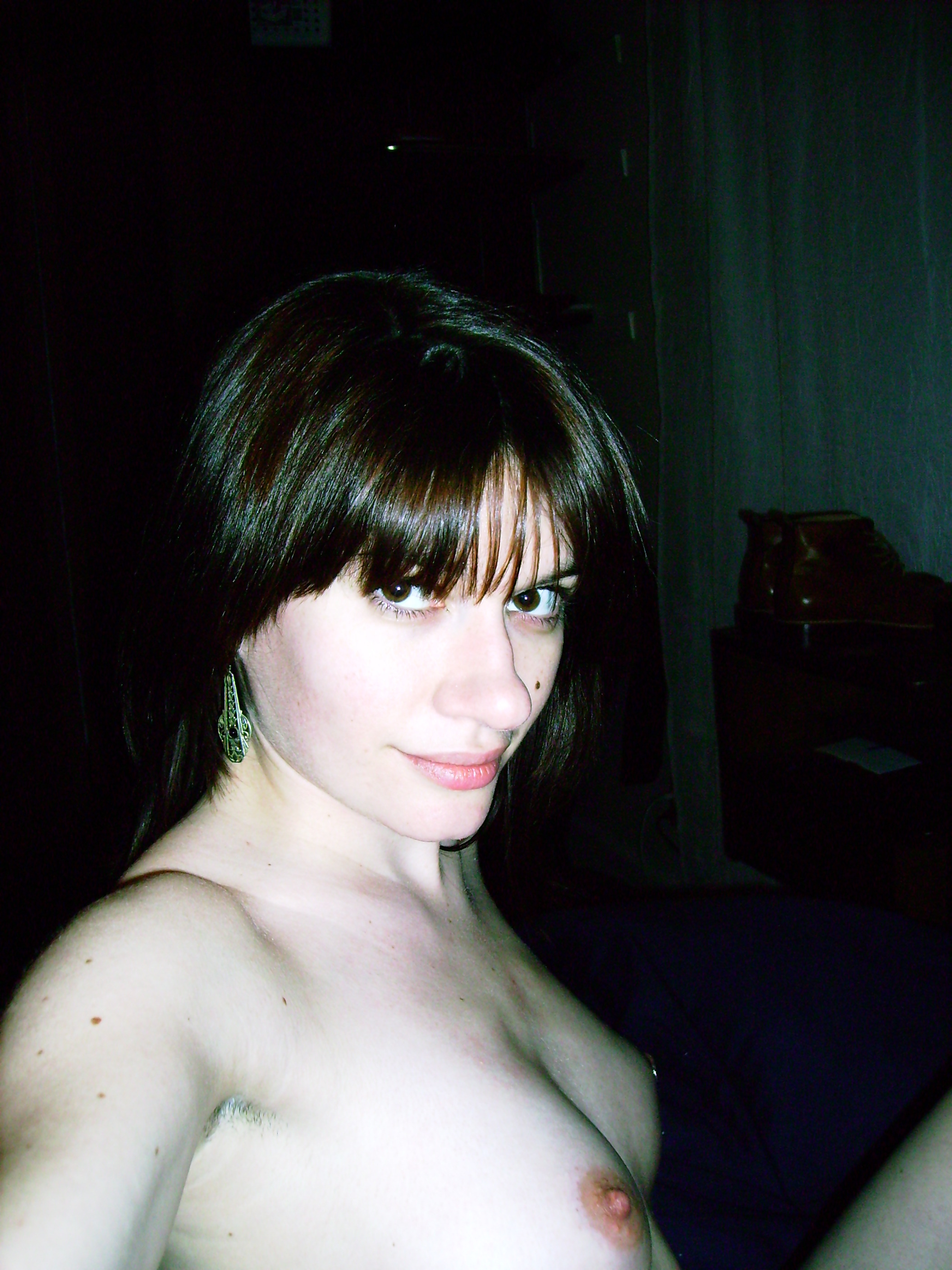 amateur-naked-woman-wonderful-body-nipple-piercing-16