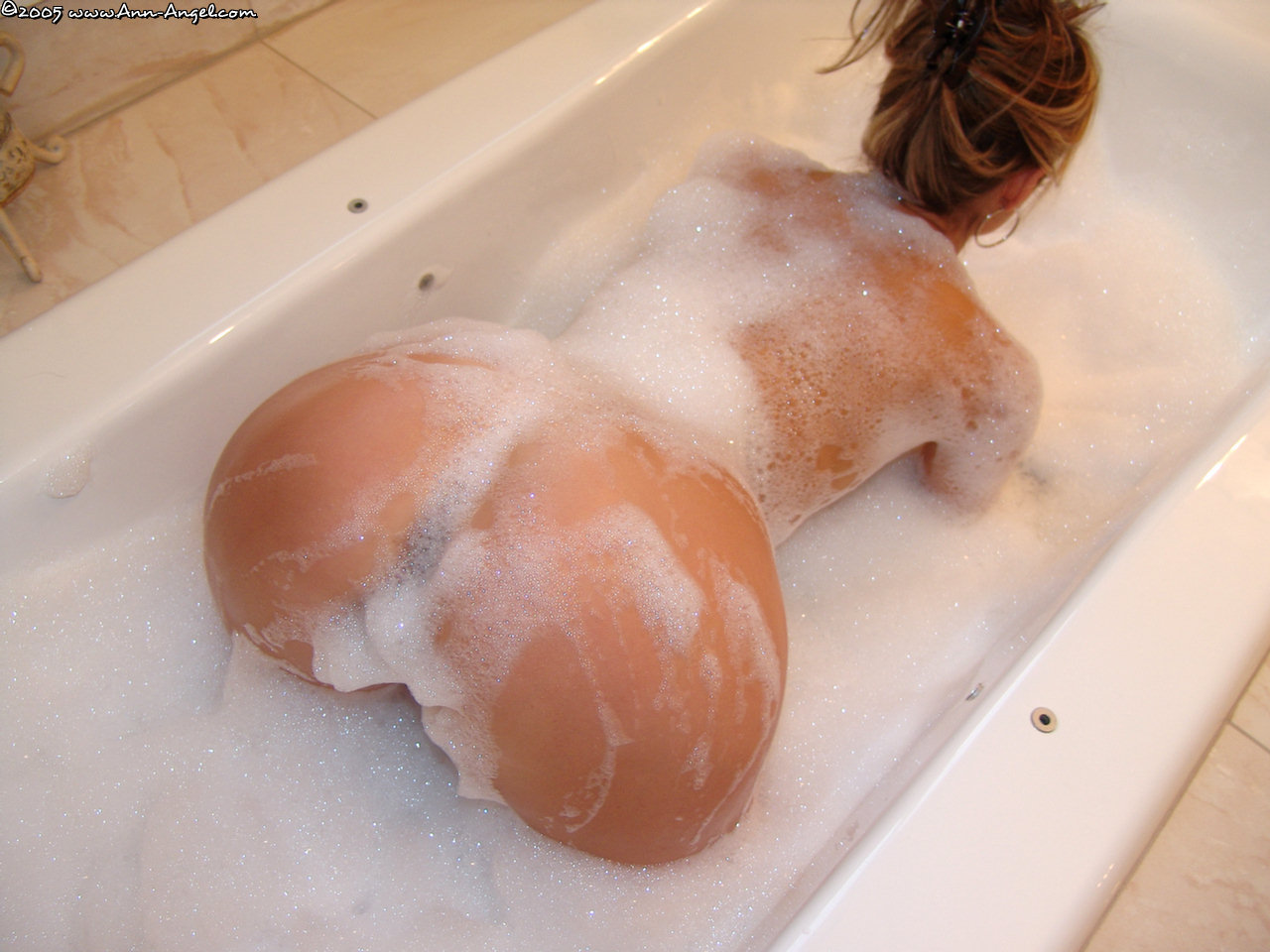 Hot Nude Girls Taking Bubble Bath.