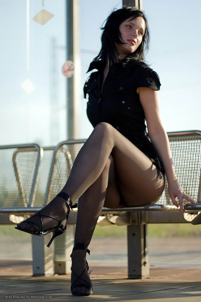 anni-pantyhose-in-public-germany-railway-station-24