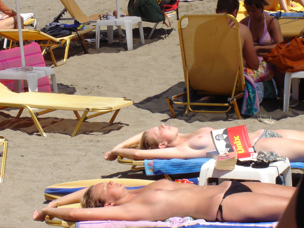 beach-girls-vol4-topless-nude-18