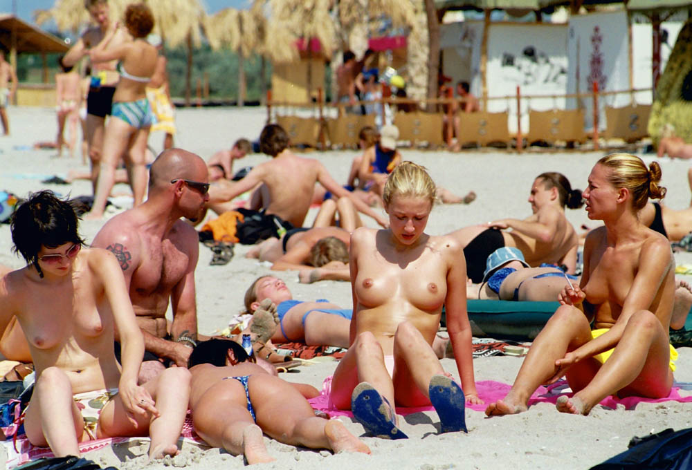 nude-beach-nudists-girls-mix-vol6-27