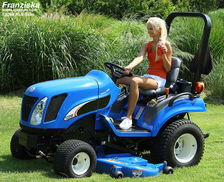 franziska-skinny-young-blonde-nude-lawn-mower-01