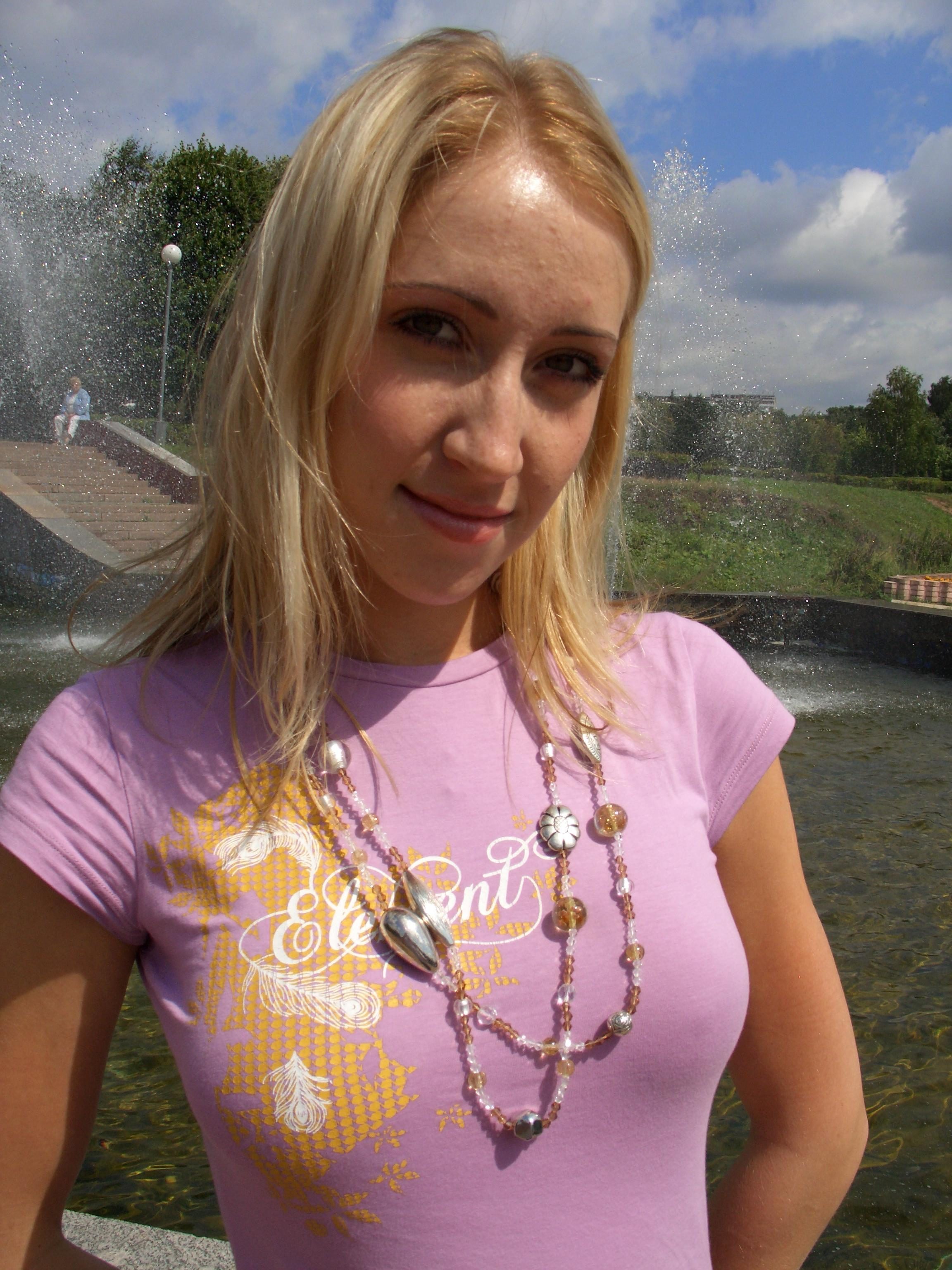 blonde-amateur-russian-outdoor-boobs-naked-jeans-public-21