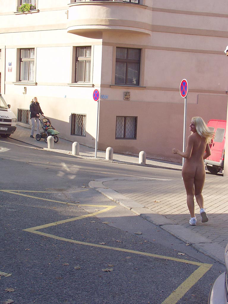 lenka-p-blonde-walk-on-street-nude-in-public-09