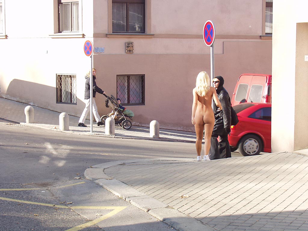 lenka-p-blonde-walk-on-street-nude-in-public-10