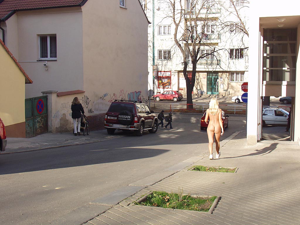 lenka-p-blonde-walk-on-street-nude-in-public-12