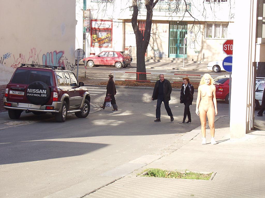 lenka-p-blonde-walk-on-street-nude-in-public-14