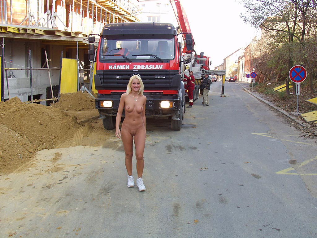 lenka-p-blonde-walk-on-street-nude-in-public-28