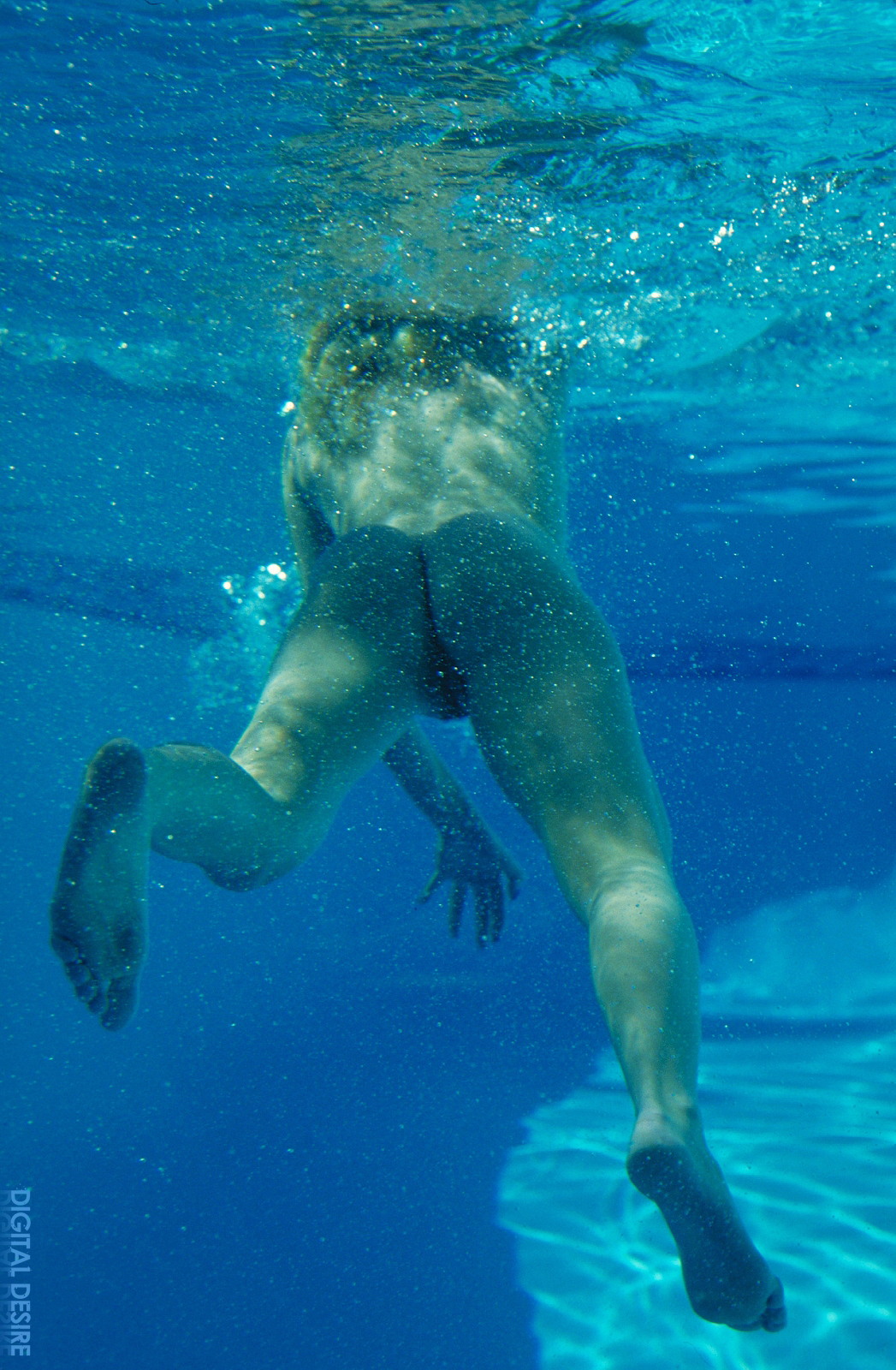 sophia-naked-underwater-pool-pussy-blonde-13