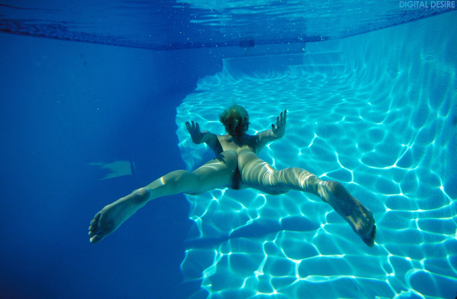 sophia-naked-underwater-pool-pussy-blonde-19