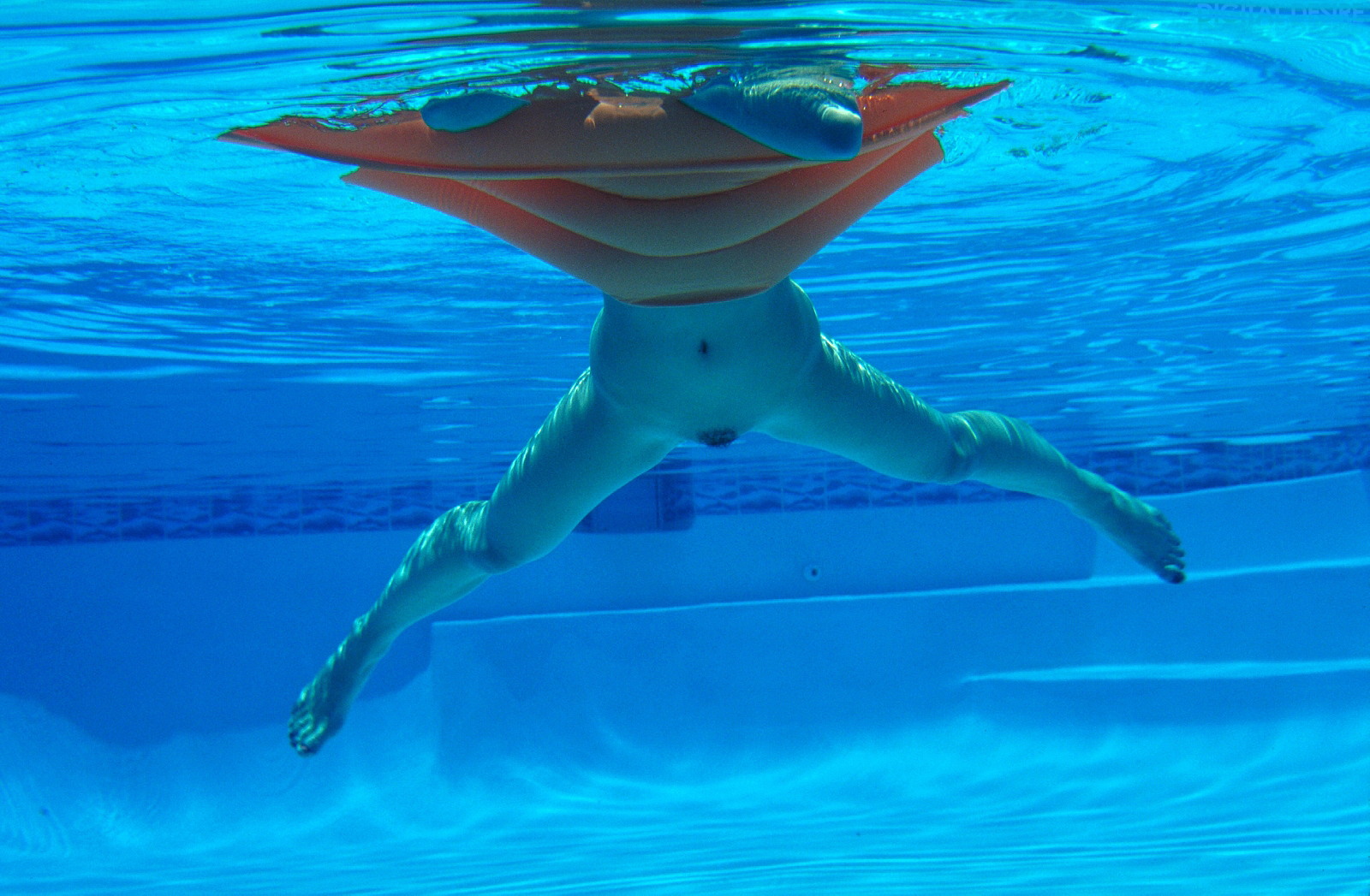 sophia-naked-underwater-pool-pussy-blonde-21