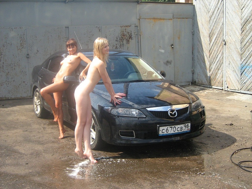 three-girls-carwash-petersburg-07