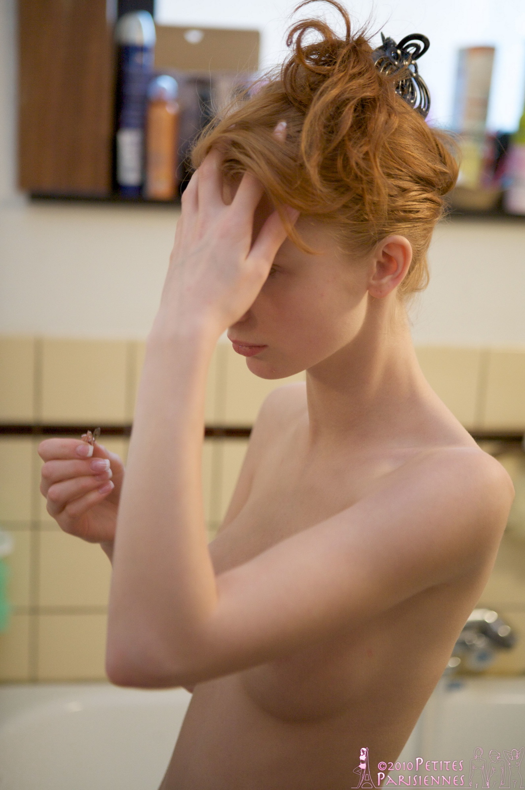 juliette-redhead-in-bathroom-nude-petites-parisiennes-03