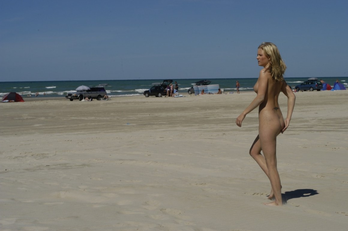 danish-amateur-teen-girl-holiday-nude-beach-29