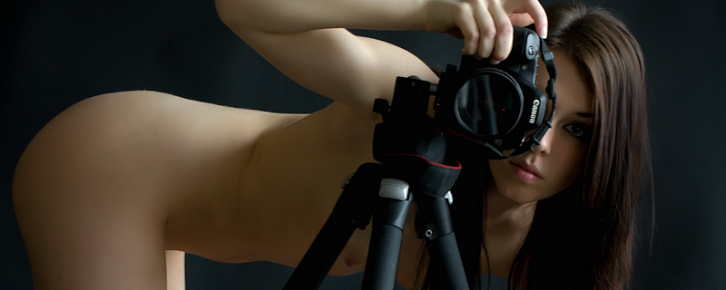 Demi B – Naked photographer