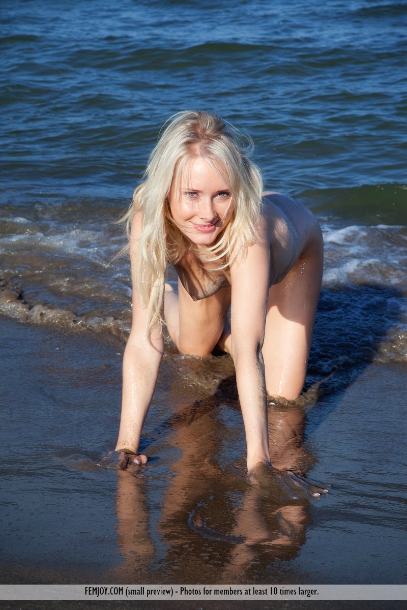 deni-bikini-seaside-beach-nude-femjoy-09