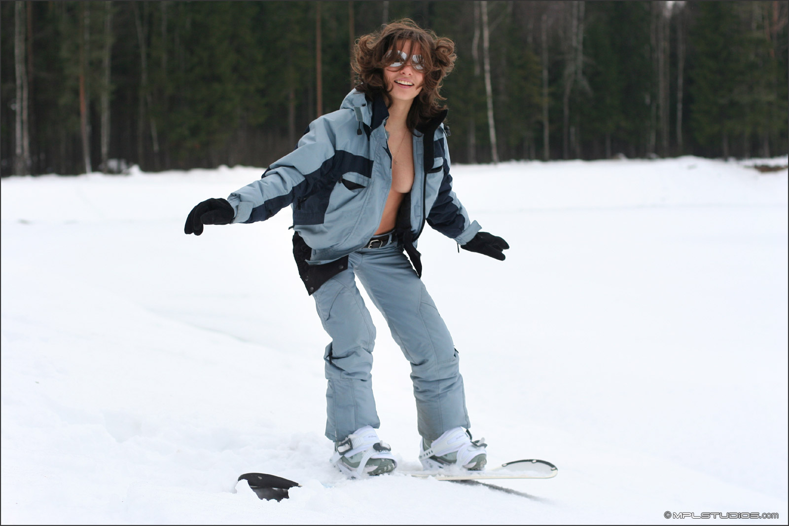 katerina-snow-nude-winter-angels-snowboard-mplstudios-10