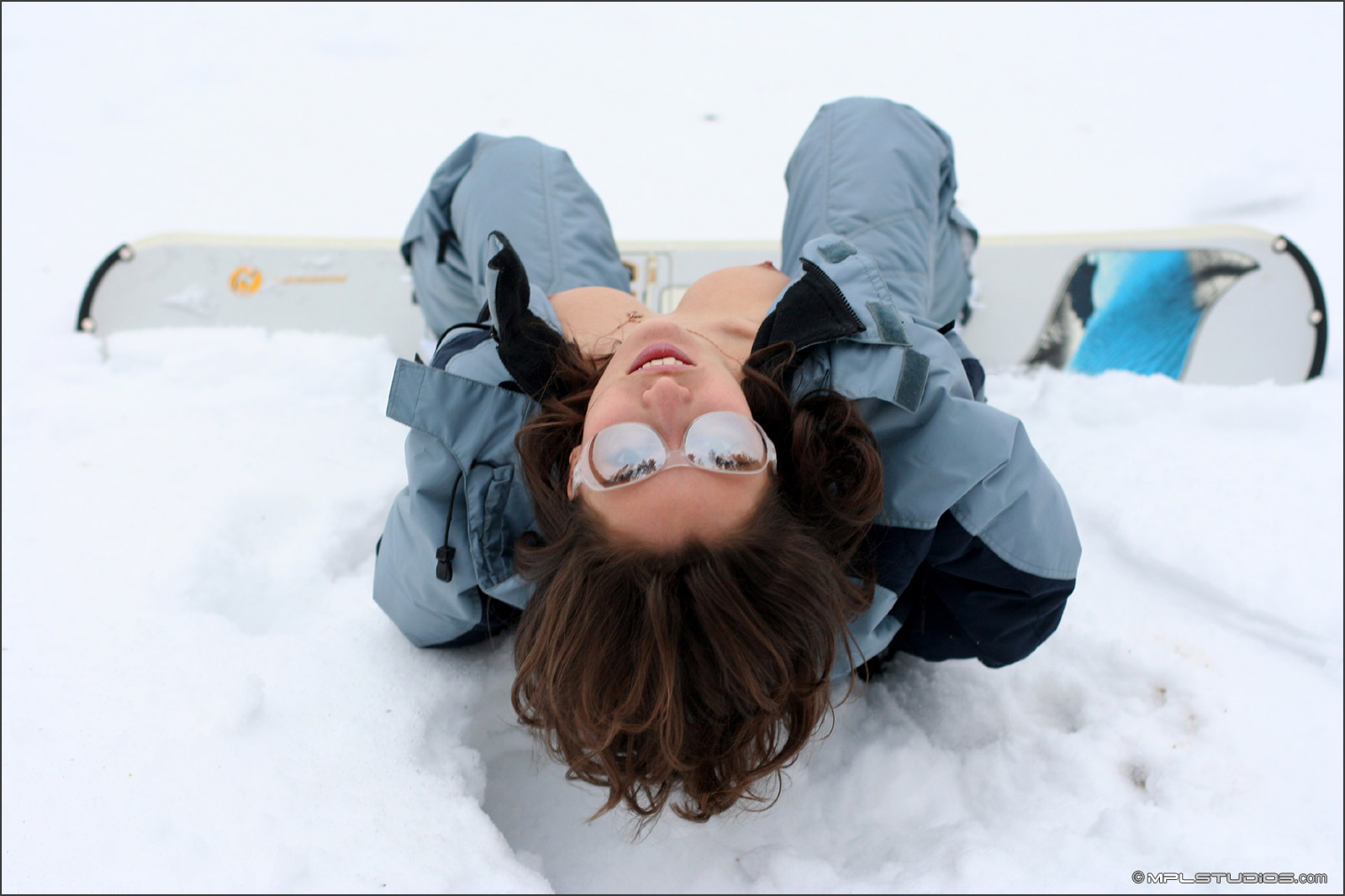 katerina-snow-nude-winter-angels-snowboard-mplstudios-12