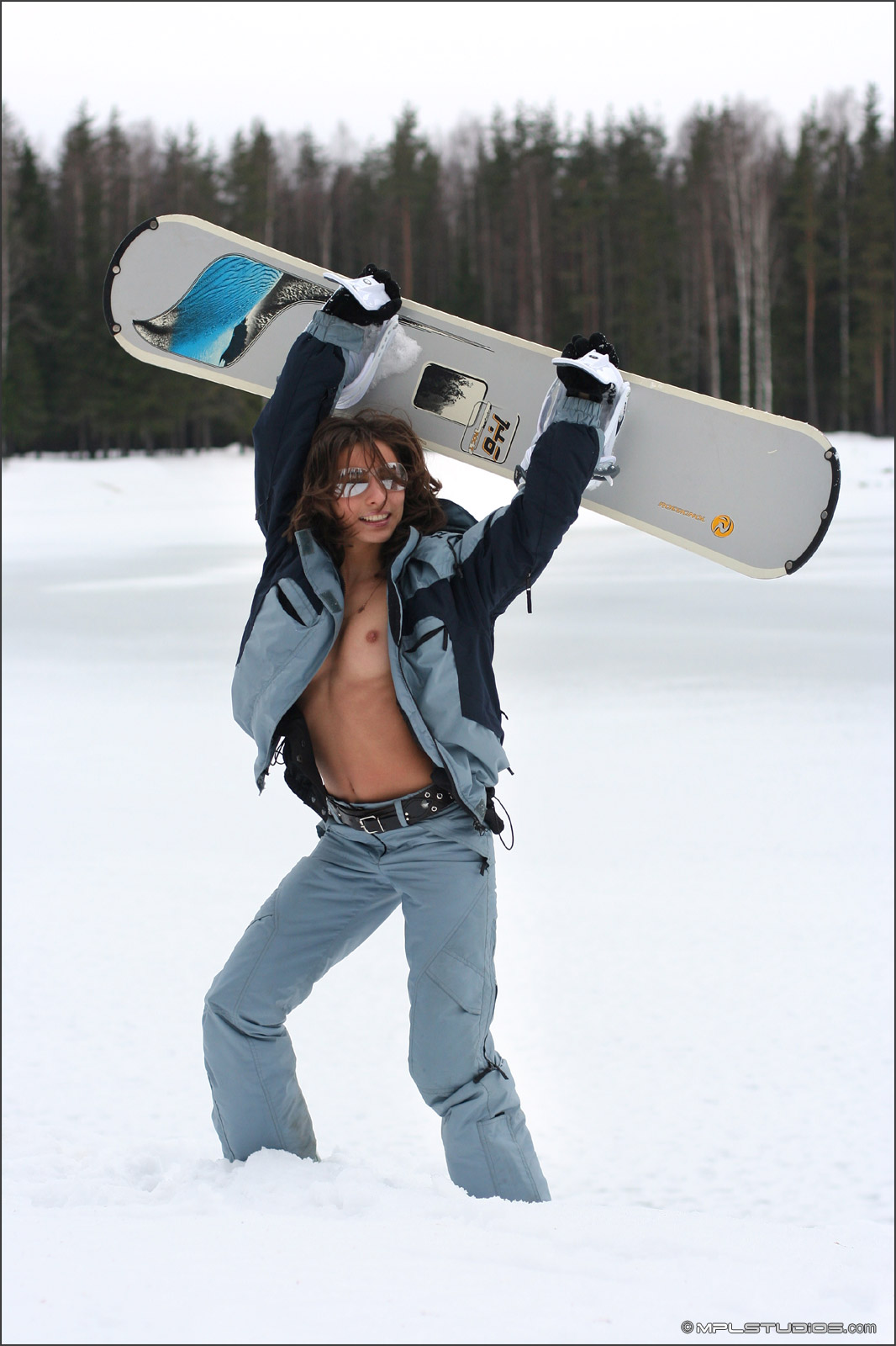 katerina-snow-nude-winter-angels-snowboard-mplstudios-19