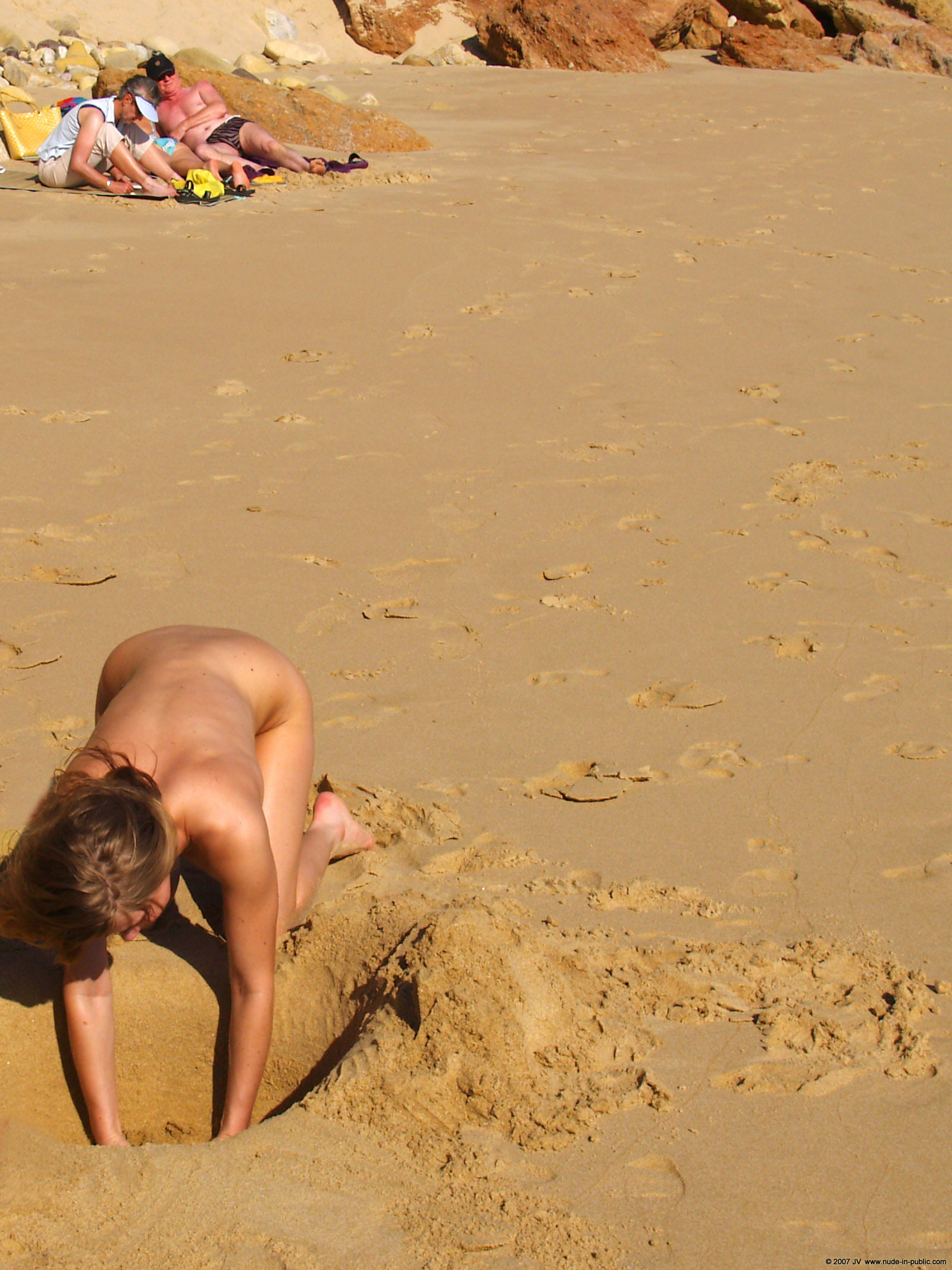 edita-s-naked-on-beach-blonde-seaside-nude-in-public-25