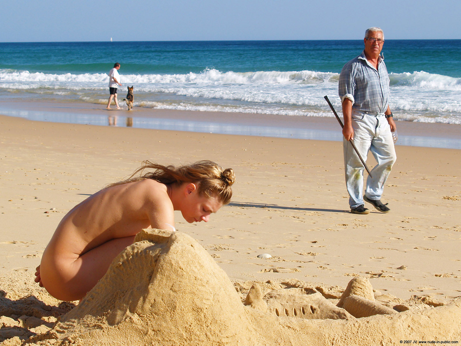 edita-s-naked-on-beach-blonde-seaside-nude-in-public-44