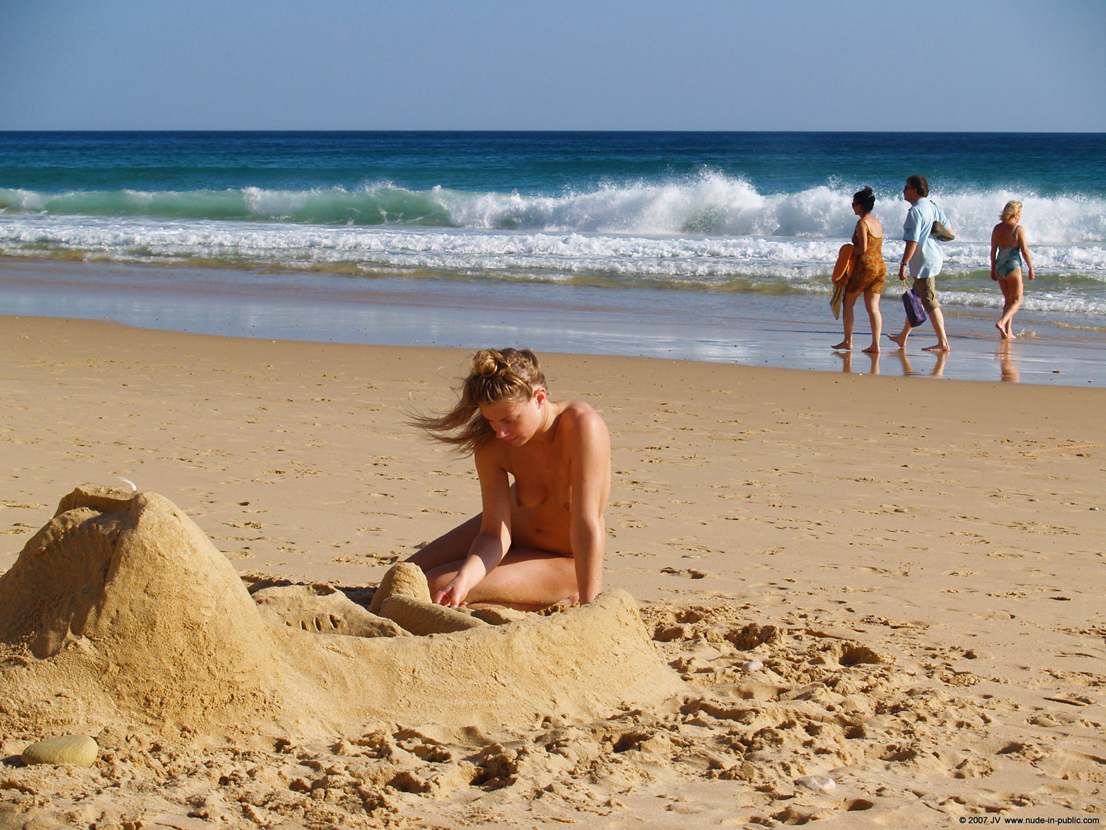 edita-s-naked-on-beach-blonde-seaside-nude-in-public-45