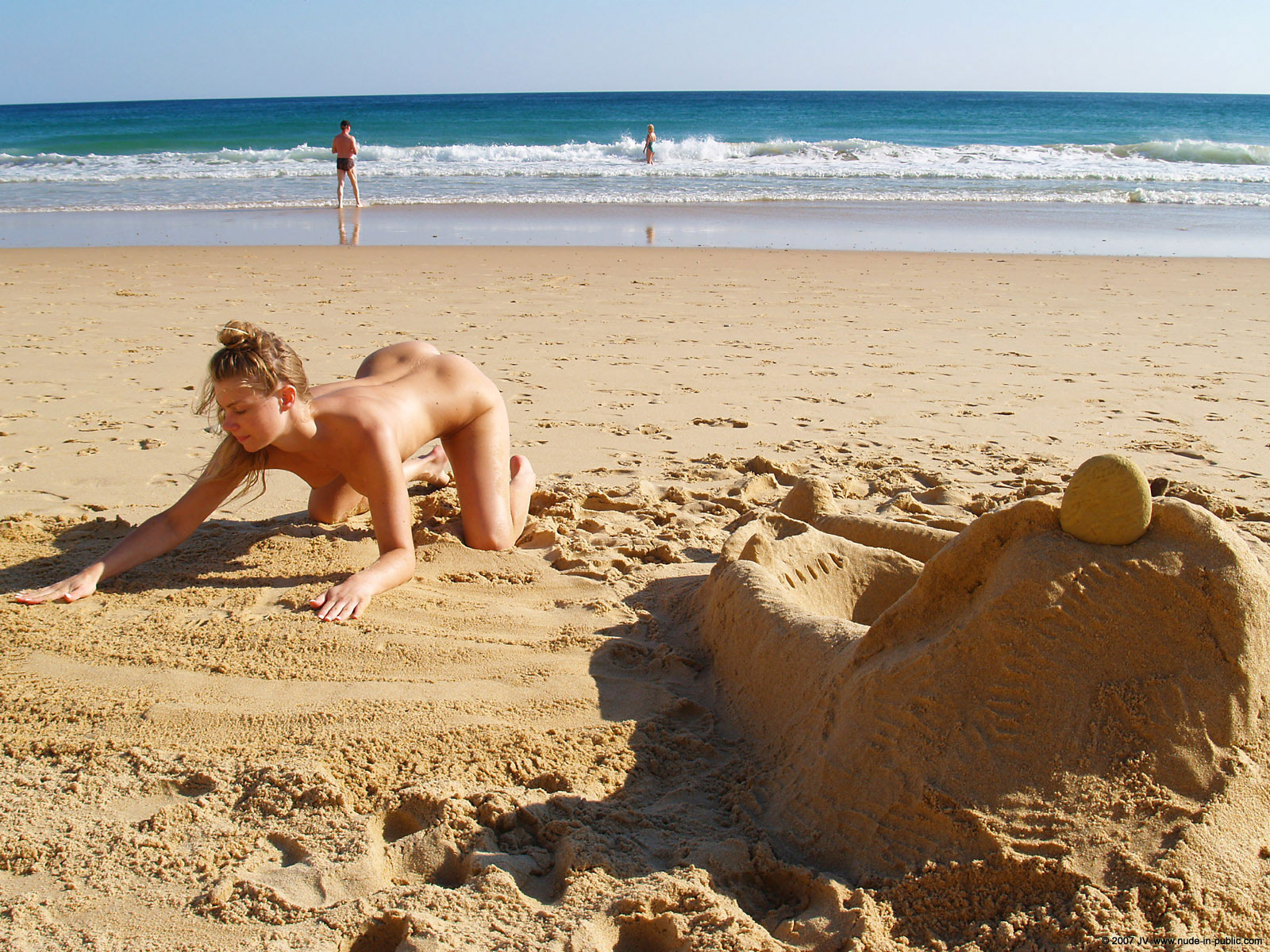 edita-s-naked-on-beach-blonde-seaside-nude-in-public-50