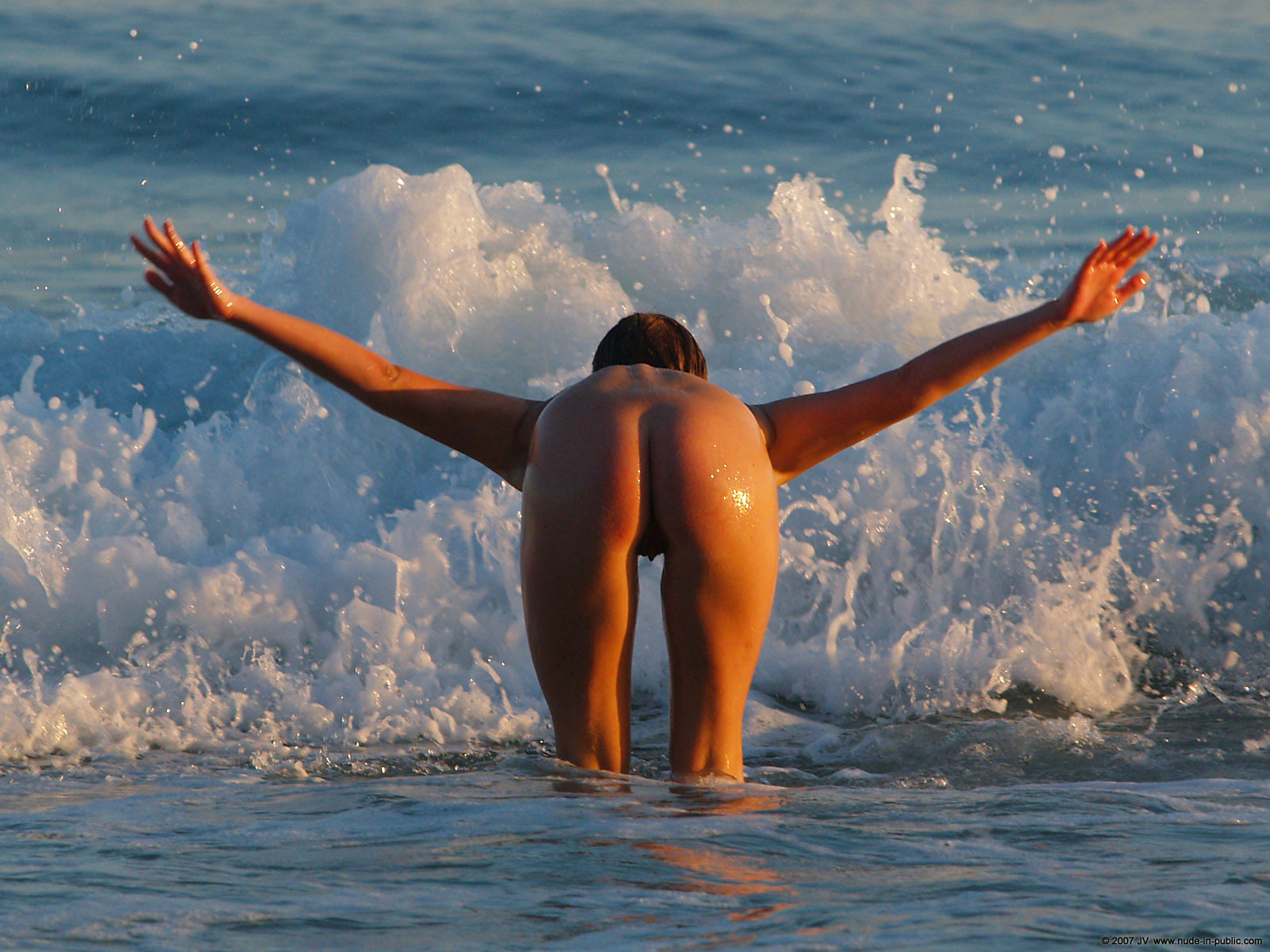 edita-s-naked-on-beach-blonde-seaside-nude-in-public-60
