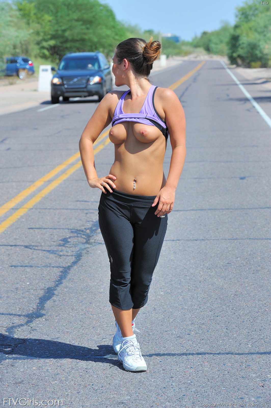 eva-flash-public-jogging-workout-nude-yoga-ftvgirls-24