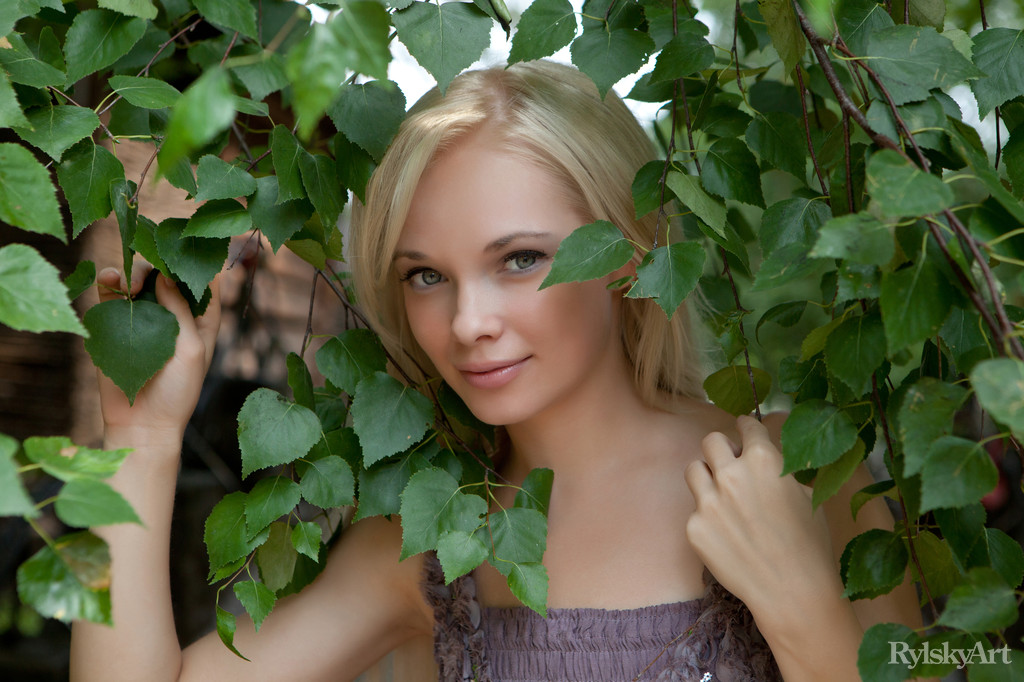 feeona-nude-blonde-bottomless-outdoor-rylskyart-11