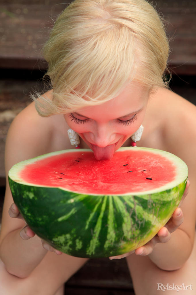 feeona-naked-blonde-watermelon-rylskyart-01
