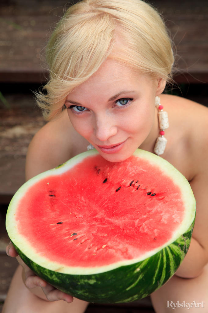 feeona-naked-blonde-watermelon-rylskyart-02
