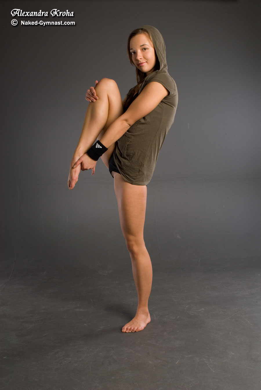 alexandra-kroha-young-flexible-girl-pussy-naked-gymnast-02
