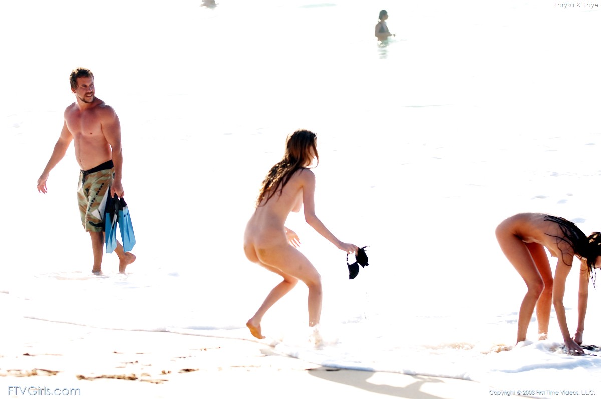 larysa-&faye-beach-bikini-naked-ftvgirls-28