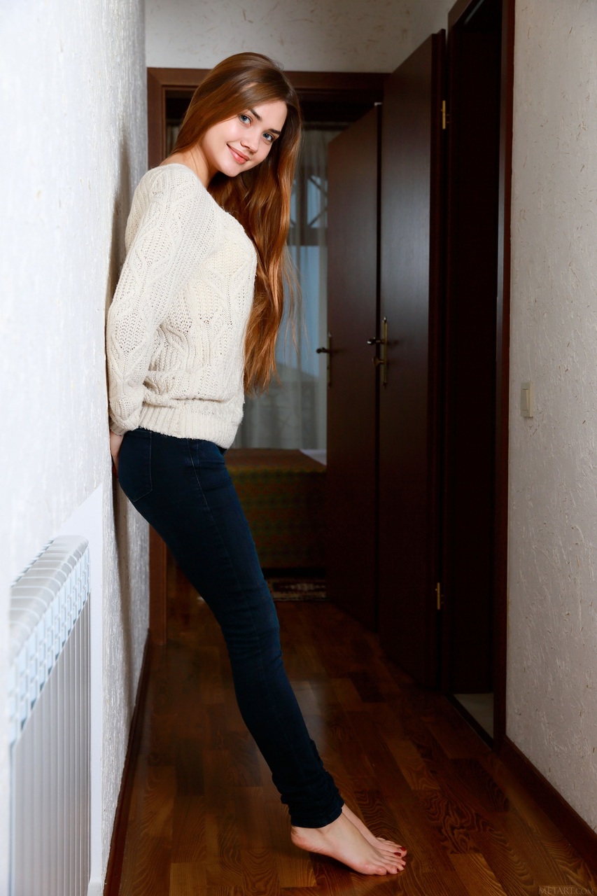 georgia-sweater-jeans-nude-long-hair-metart-02
