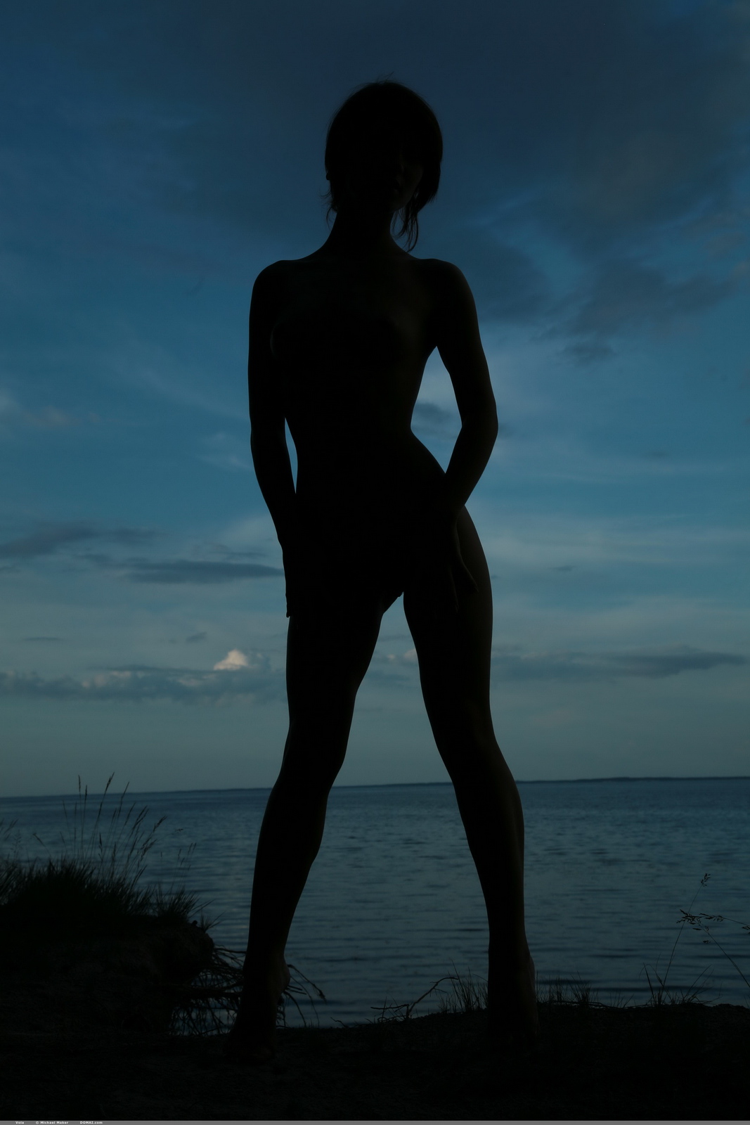 vola-naked-slim-girl-by-the-lake-domai-25