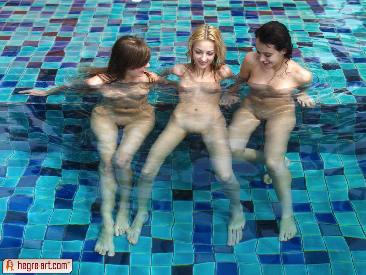 girls-nude-in-the-pool-vol4-11