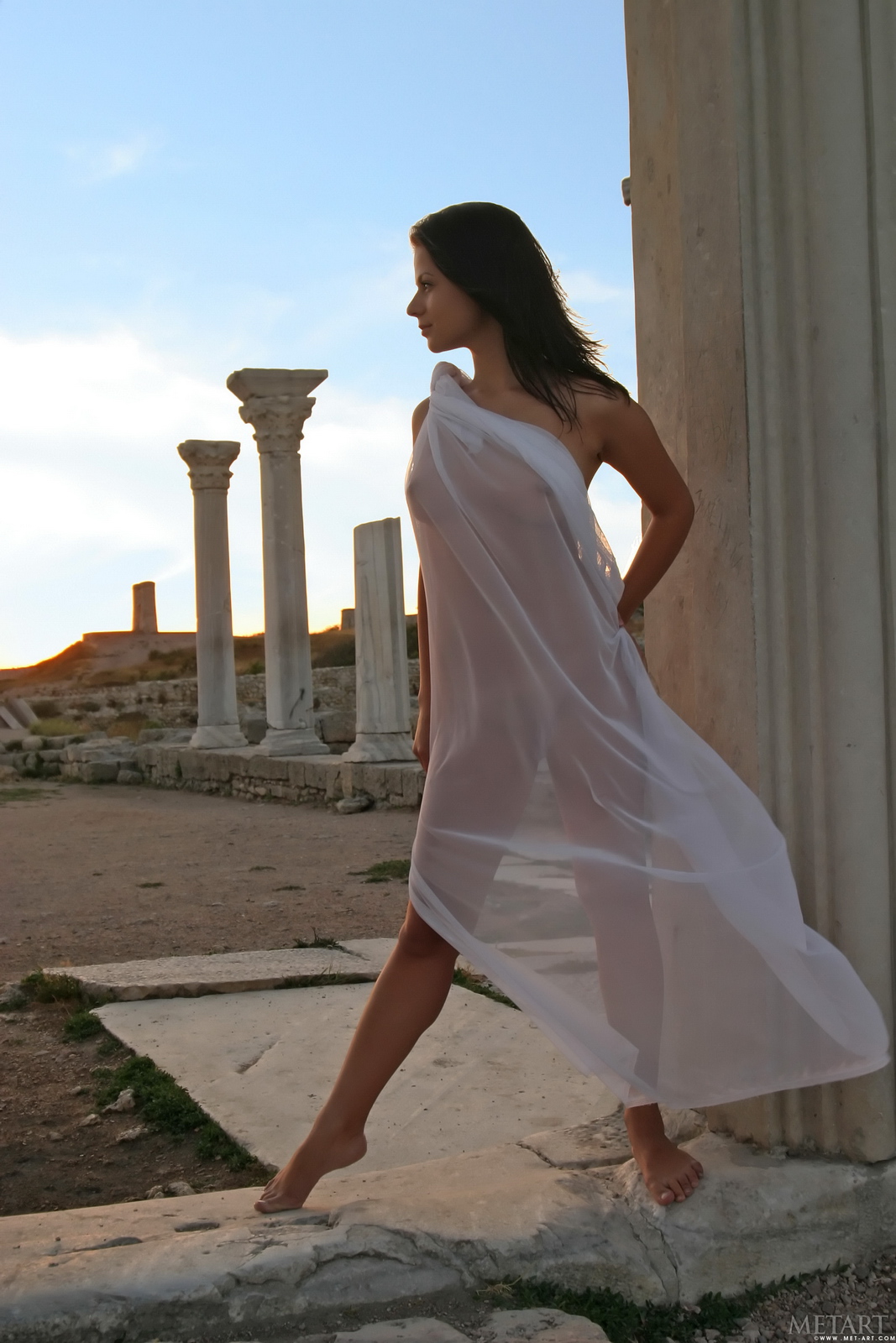 tina-d-nude-greek-columns-sunset-metart-03