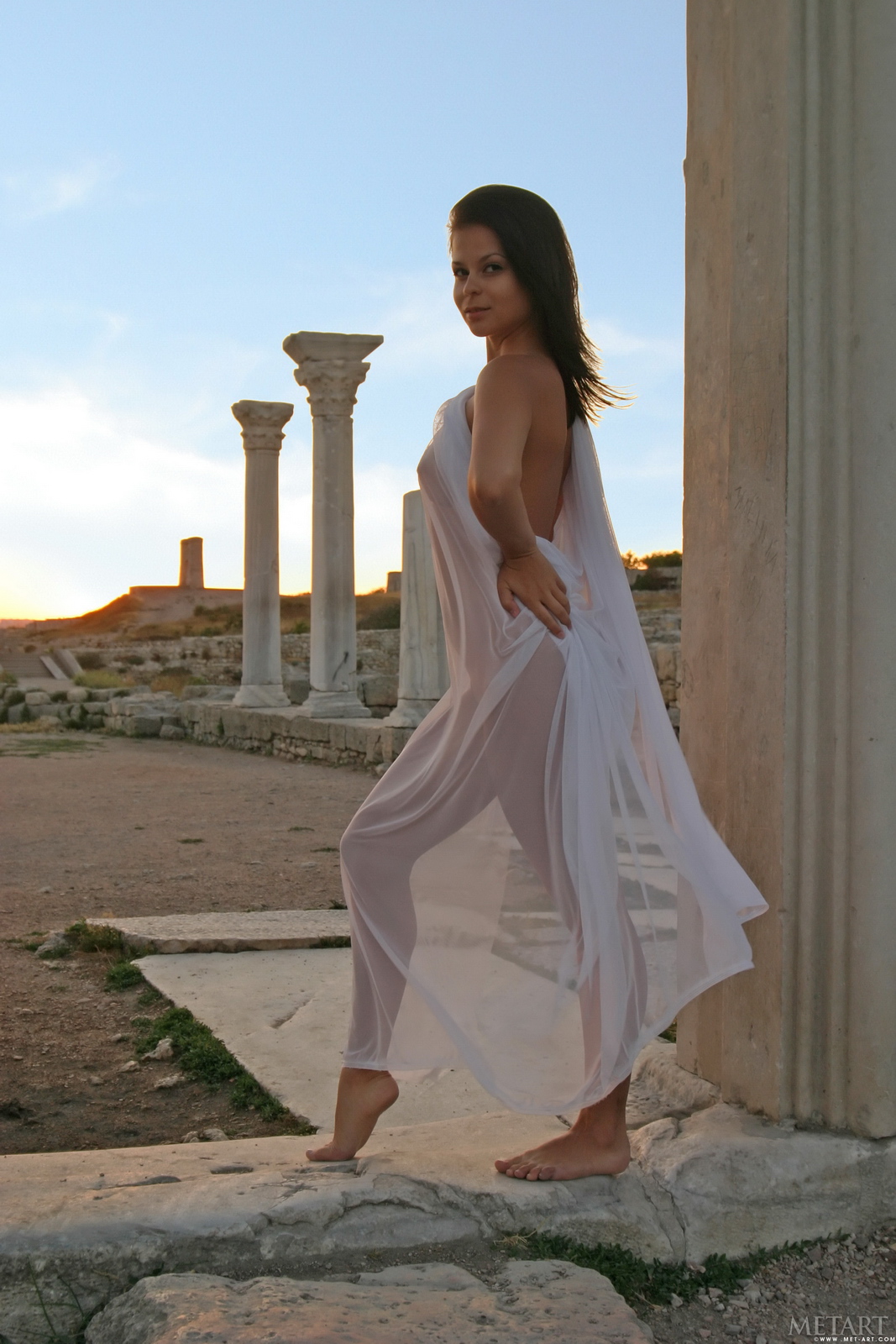 tina-d-nude-greek-columns-sunset-metart-04