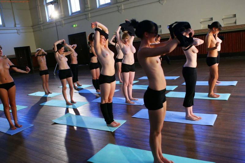 https://redbust.com/stuff/group-nude-yoga-classes/australian-amateur-girls-doing-nude-group-yoga-abby-winters-10-800x533.jpg