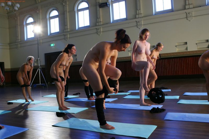 https://redbust.com/stuff/group-nude-yoga-classes/australian-amateur-girls-doing-nude-group-yoga-abby-winters-16-800x533.jpg