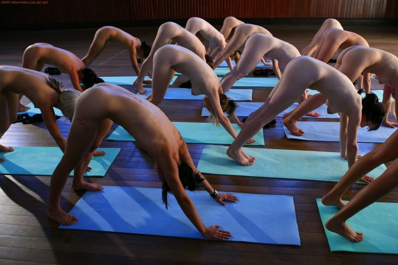 https://redbust.com/stuff/group-nude-yoga-classes/australian-amateur-girls-doing-nude-group-yoga-abby-winters-65-800x533.jpg
