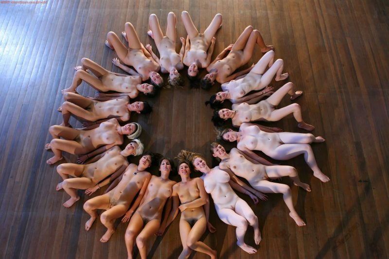 https://redbust.com/stuff/group-nude-yoga-classes/australian-amateur-girls-doing-nude-group-yoga-abby-winters-95-800x533.jpg