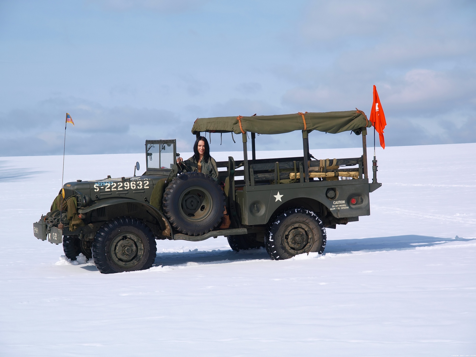 gwen-a-military-jeep-winter-snow-metart-01